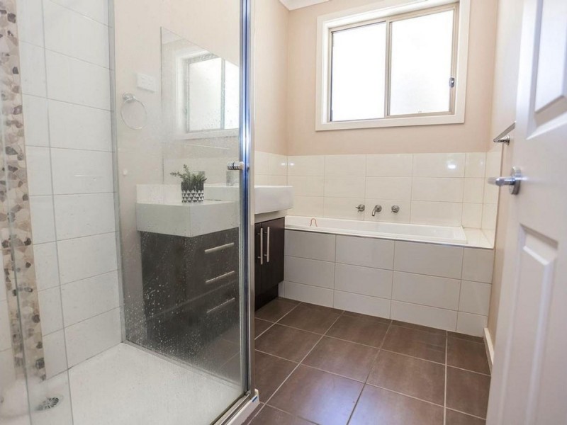 2/49 Melbourne Avenue, Glenroy VIC 3046