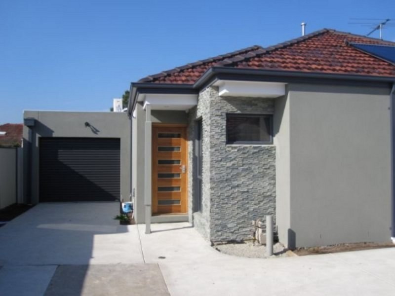 2/10 Churchill Street, Glenroy VIC 3046