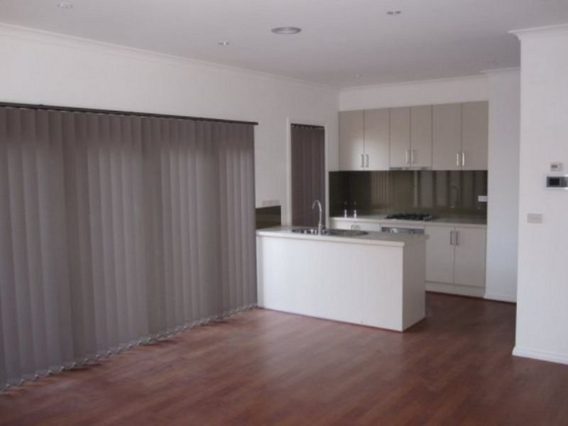 2/10 Churchill Street, Glenroy VIC 3046