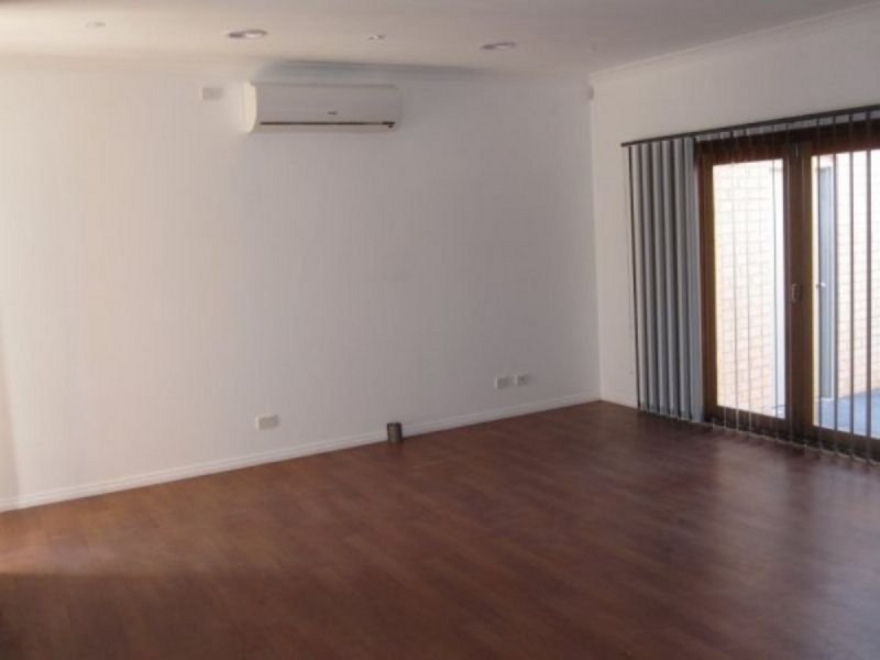 2/10 Churchill Street, Glenroy VIC 3046