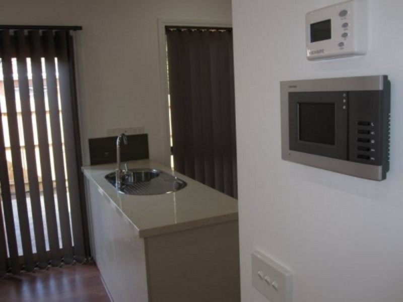 2/10 Churchill Street, Glenroy VIC 3046