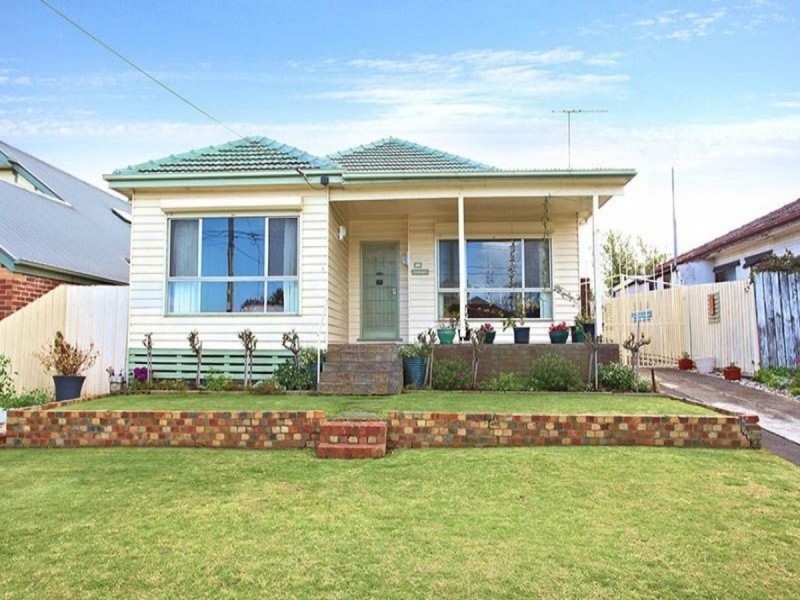 10 Moama Crescent, Pascoe Vale South VIC 3044