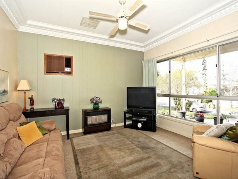 10 Moama Crescent, Pascoe Vale South VIC 3044