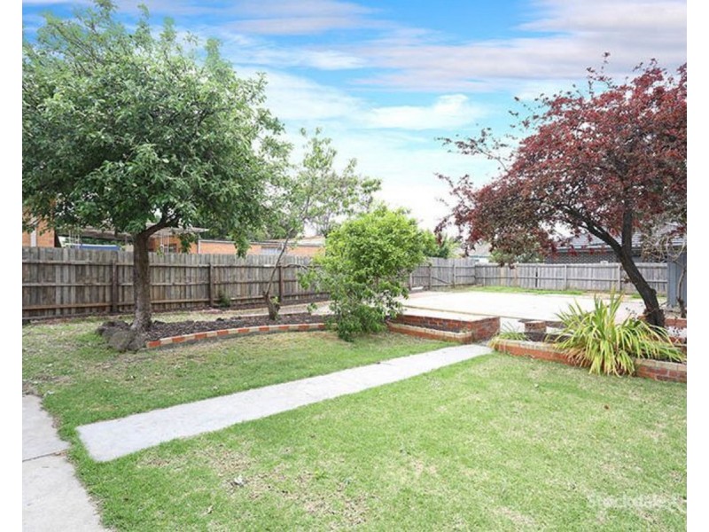 10 Cosmos Street, Glenroy VIC 3046