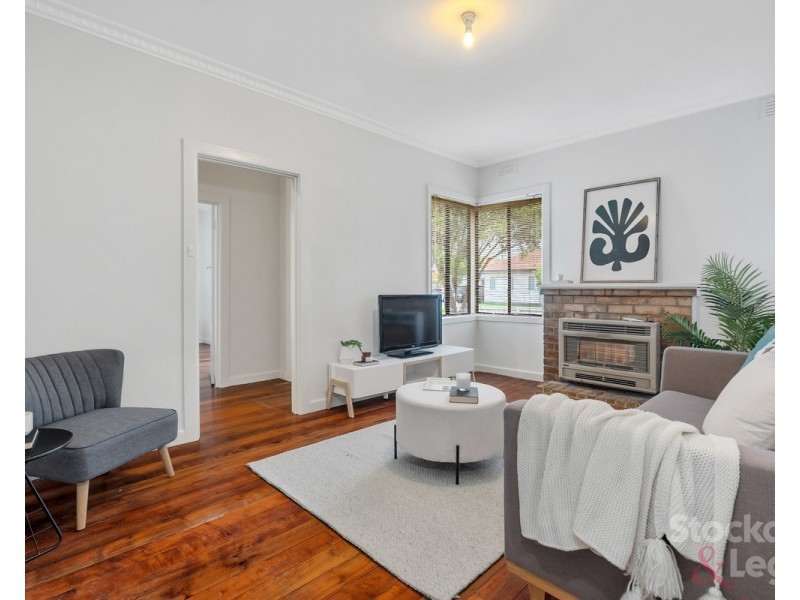 10 Dickinson Street, Hadfield VIC 3046