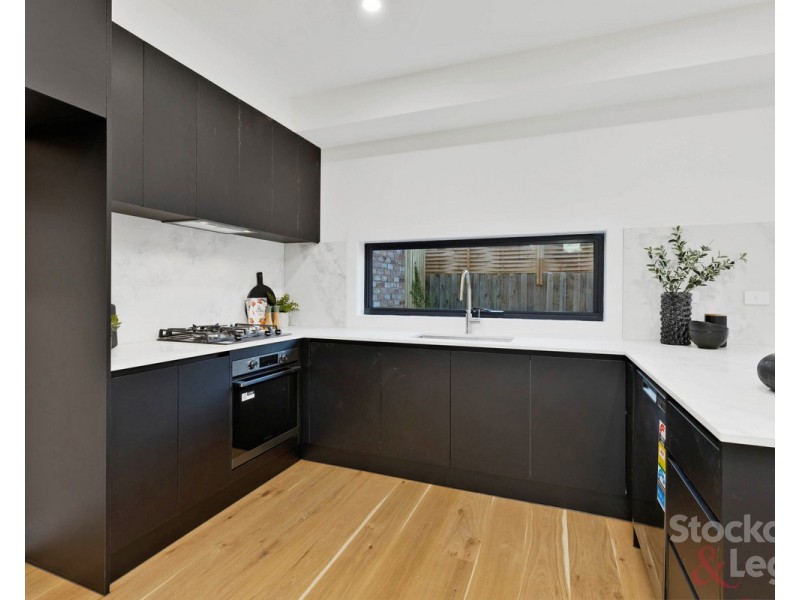 2/27 Neil Street, Hadfield VIC 3046