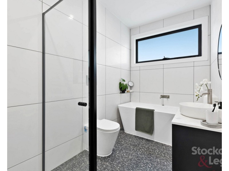 2/27 Neil Street, Hadfield VIC 3046