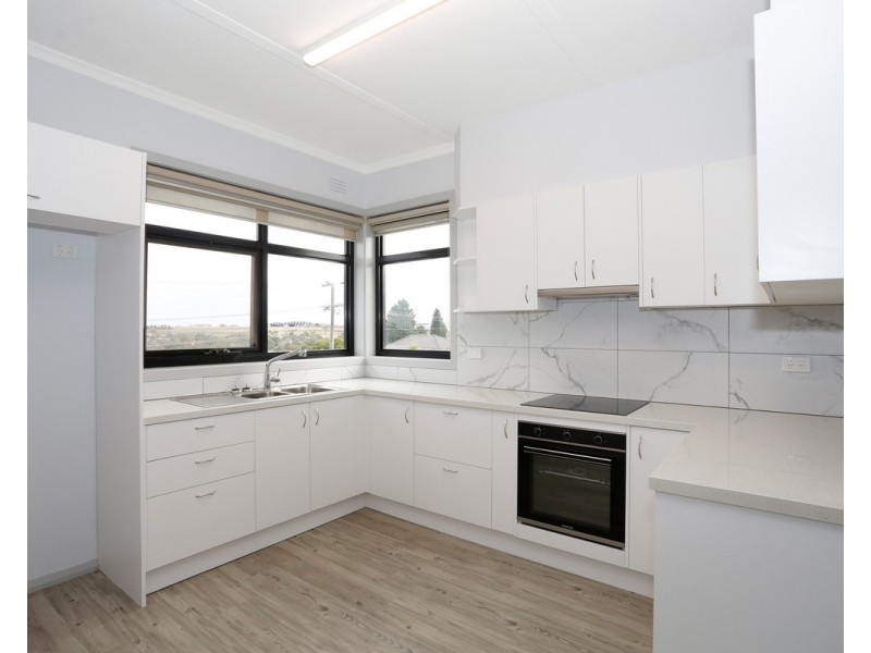 3/64 New Road, Oak Park VIC 3046