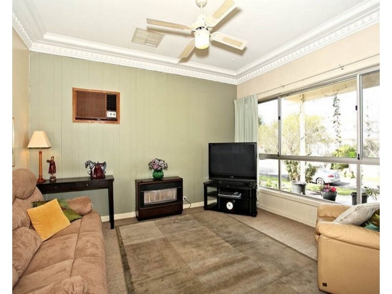 10 Moama Crescent, Pascoe Vale South VIC 3044