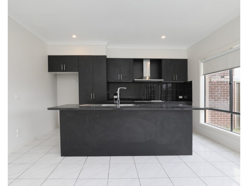 16 Brunswick Crescent, Craigieburn VIC 3064