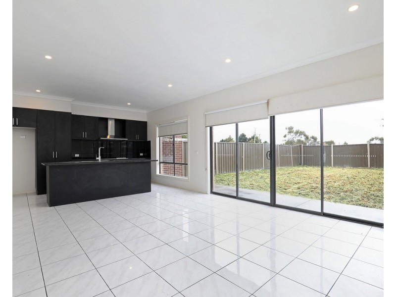 16 Brunswick Crescent, Craigieburn VIC 3064