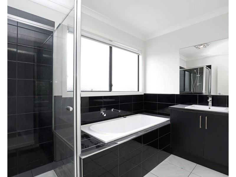 16 Brunswick Crescent, Craigieburn VIC 3064