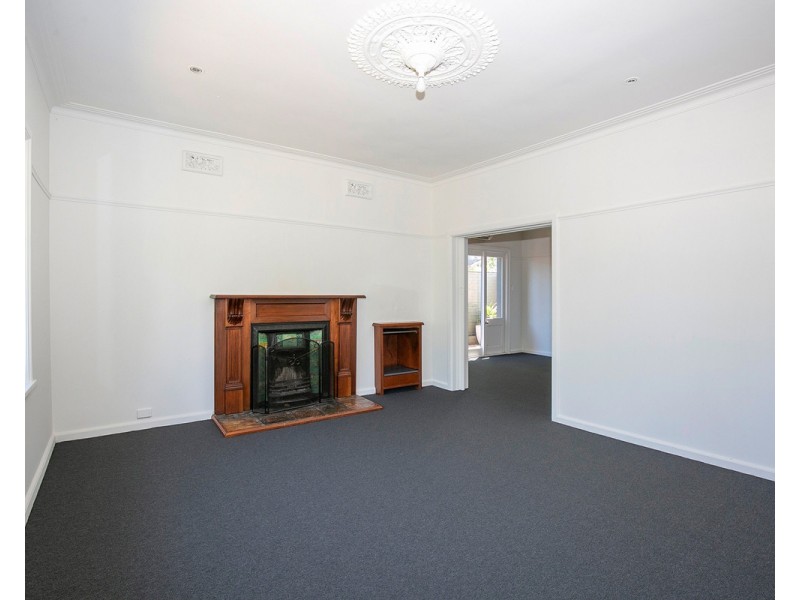 1 Carnarvon Road, Essendon VIC 3040