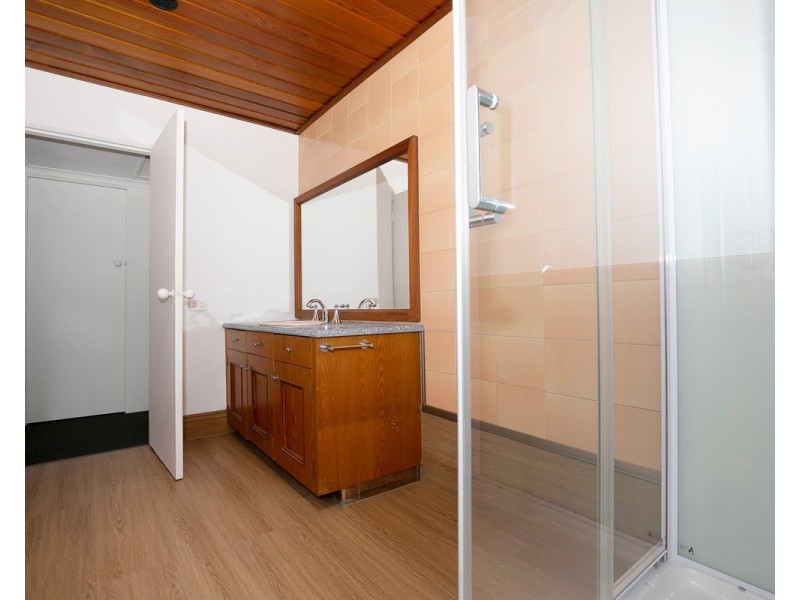 1 Carnarvon Road, Essendon VIC 3040