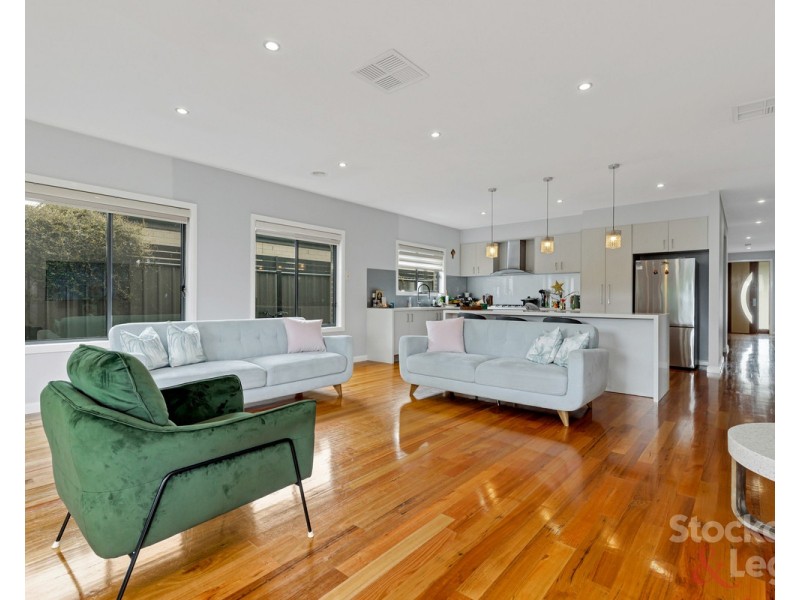 14 Falkland Road, Craigieburn VIC 3064