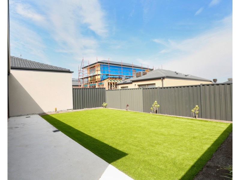 10 Rialto Circuit, Craigieburn VIC 3064