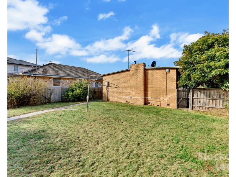 1 Plumpton Avenue, Glenroy VIC 3046