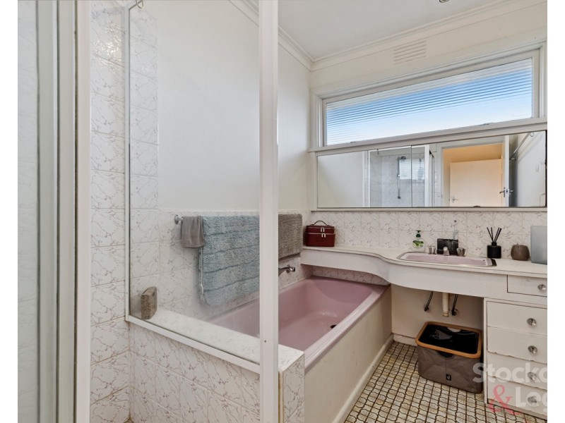 46 Valley Crescent, Glenroy VIC 3046