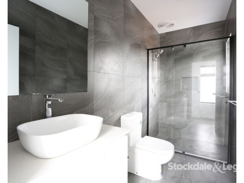 8 Chifley Avenue, Glenroy VIC 3046