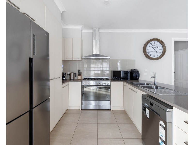 2/61 Maude Avenue, Glenroy VIC 3046