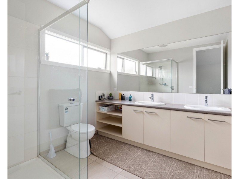 2/61 Maude Avenue, Glenroy VIC 3046
