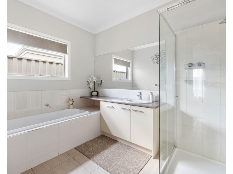 2/61 Maude Avenue, Glenroy VIC 3046