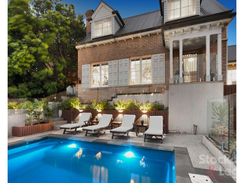 22 Greenbank Crescent, Pascoe Vale South VIC 3044