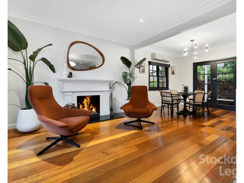 22 Greenbank Crescent, Pascoe Vale South VIC 3044