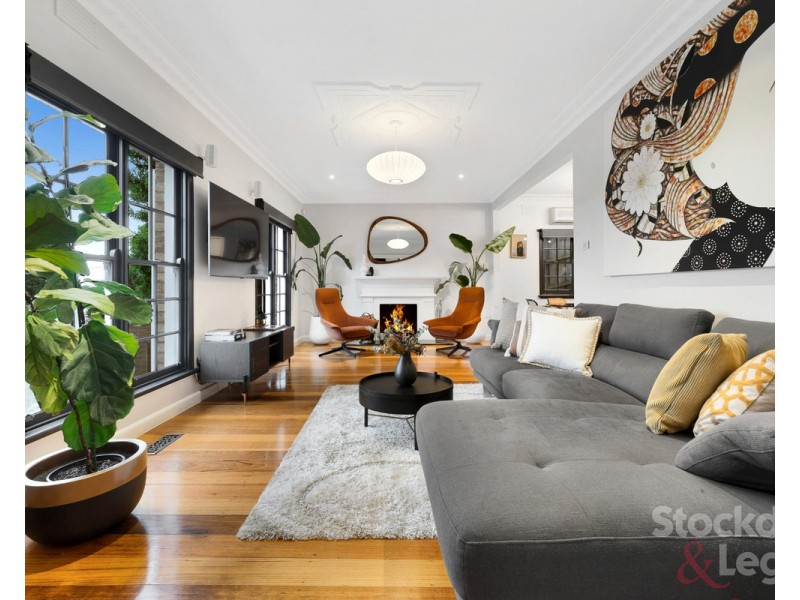 22 Greenbank Crescent, Pascoe Vale South VIC 3044