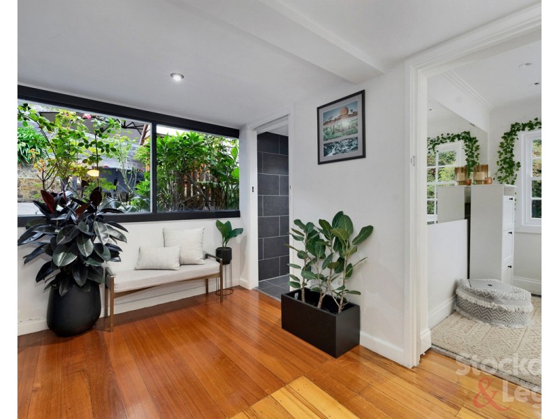 22 Greenbank Crescent, Pascoe Vale South VIC 3044