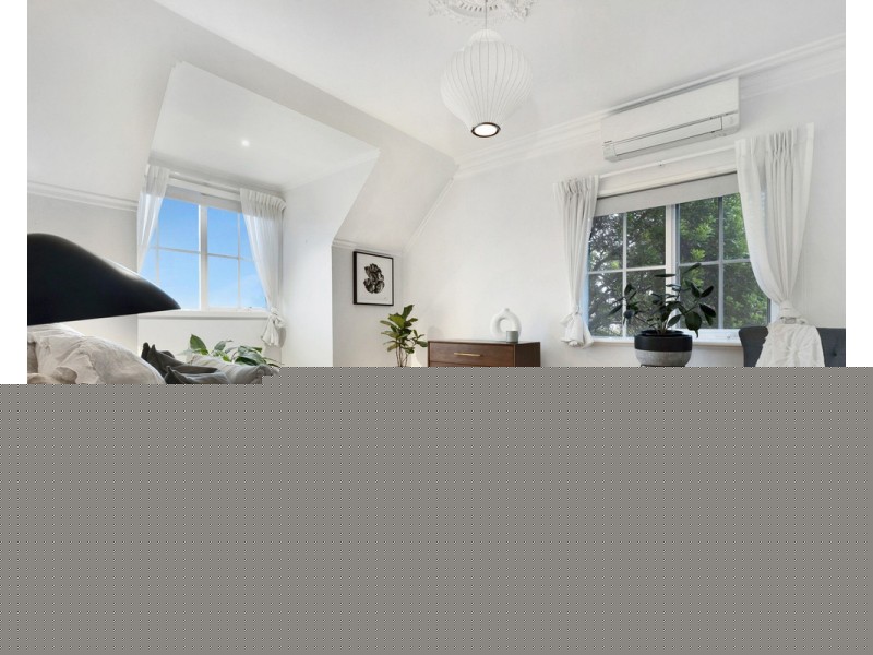 22 Greenbank Crescent, Pascoe Vale South VIC 3044
