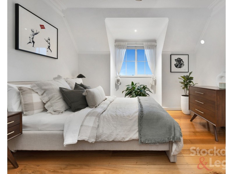 22 Greenbank Crescent, Pascoe Vale South VIC 3044