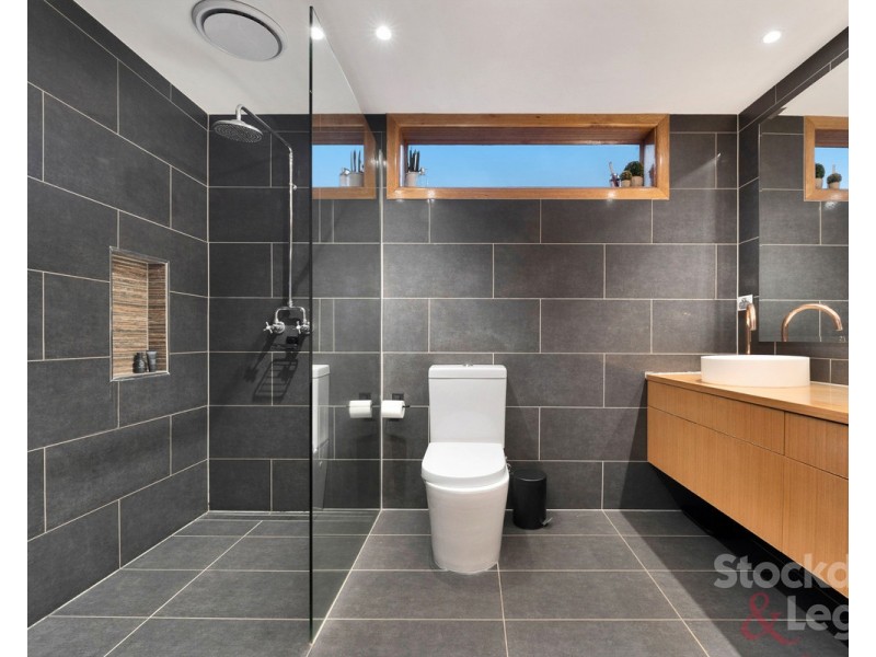 22 Greenbank Crescent, Pascoe Vale South VIC 3044