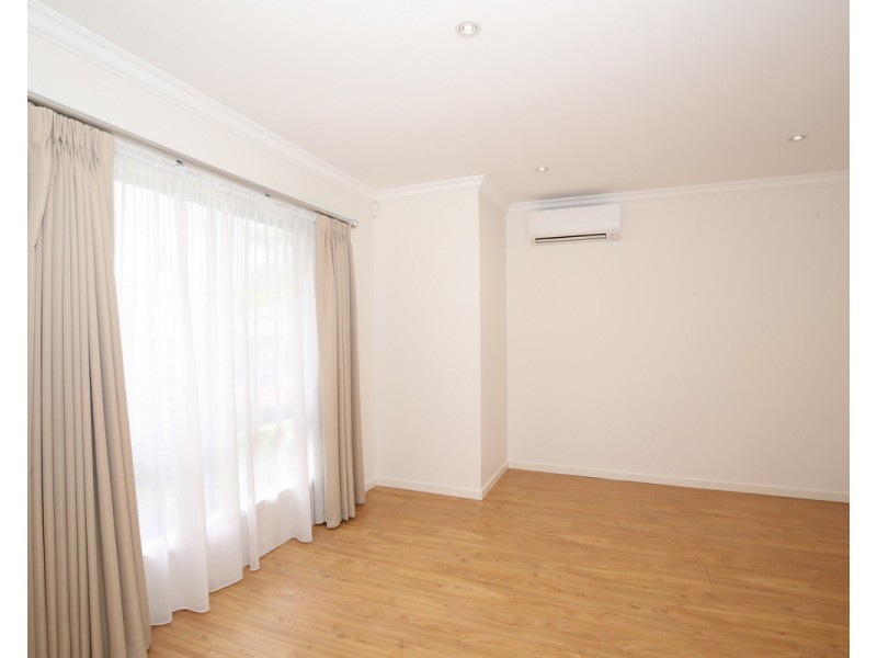 12 Forbes Grove, Oak Park VIC 3046