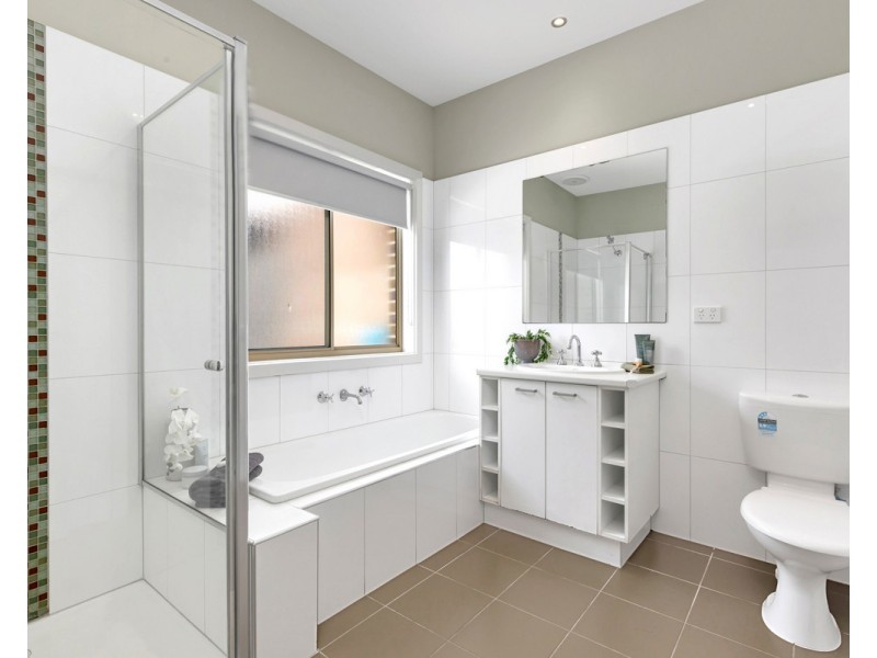 2/7 Leonard Avenue, Glenroy VIC 3046