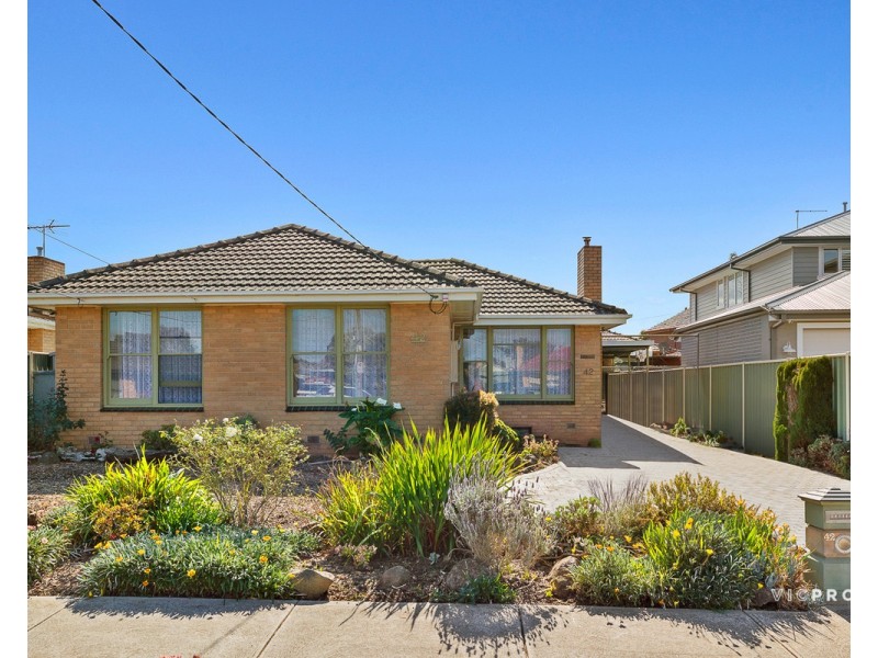 42 Angus Street, Hadfield VIC 3046