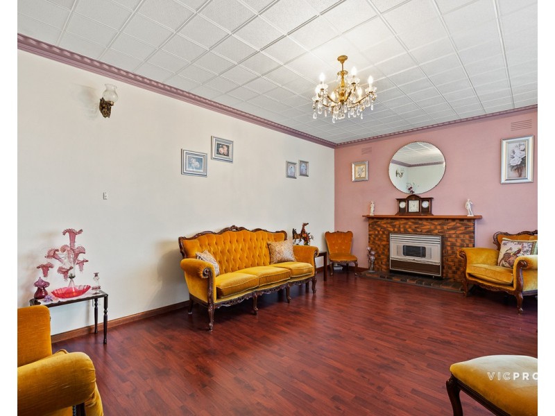 42 Angus Street, Hadfield VIC 3046