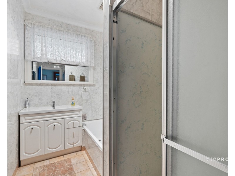 42 Angus Street, Hadfield VIC 3046