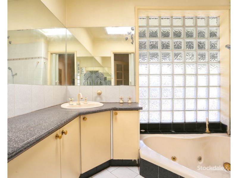 18 Bushfield Crescent, Coolaroo VIC 3048