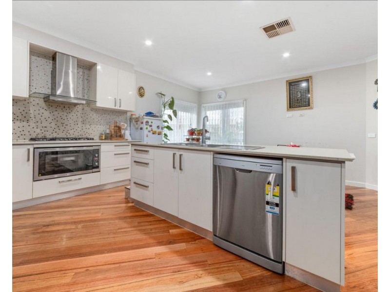 2/9 Fumina Court, Meadow Heights VIC 3048