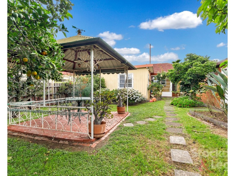 8 Barbara Street, Hadfield VIC 3046