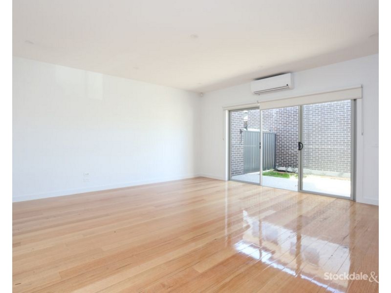 2/2 South Box Court, Hadfield VIC 3046