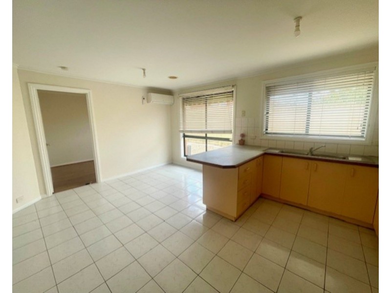 2/14 Nicholson Crescent, Meadow Heights VIC 3048