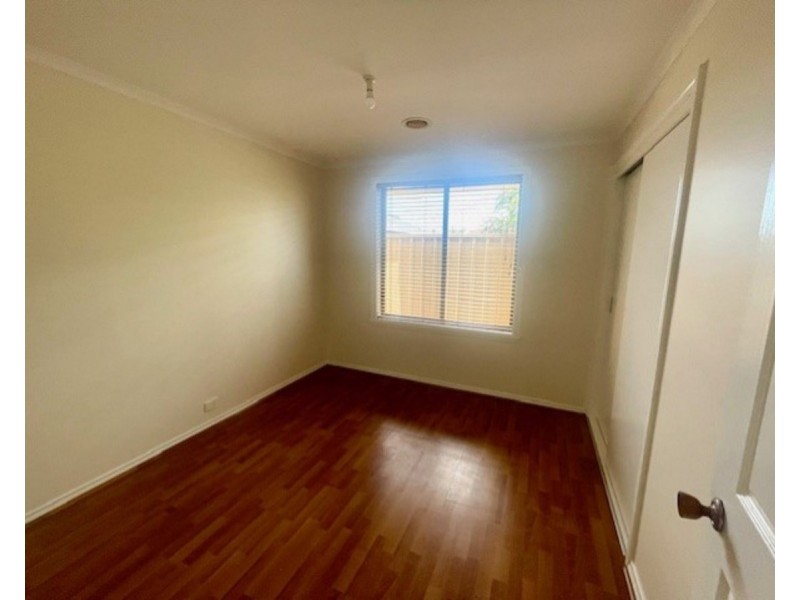2/14 Nicholson Crescent, Meadow Heights VIC 3048