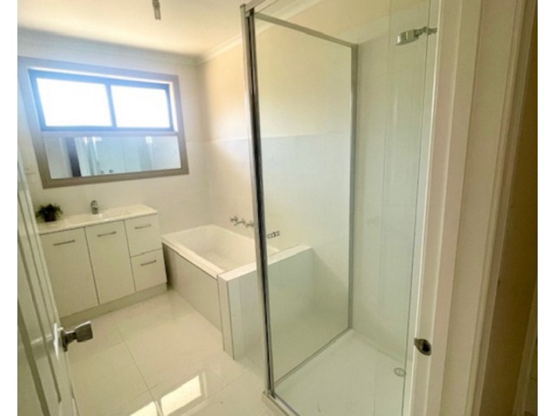 2/14 Nicholson Crescent, Meadow Heights VIC 3048