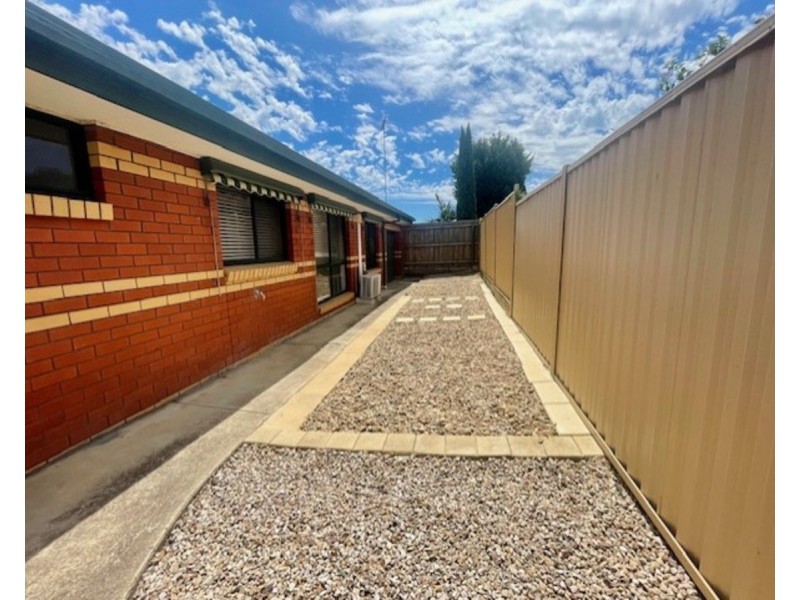 2/14 Nicholson Crescent, Meadow Heights VIC 3048