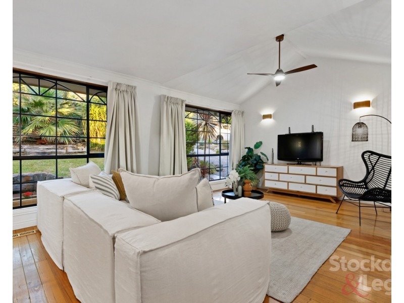 77 Devereaux Street, Oak Park VIC 3046