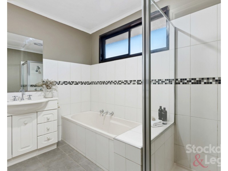 77 Devereaux Street, Oak Park VIC 3046