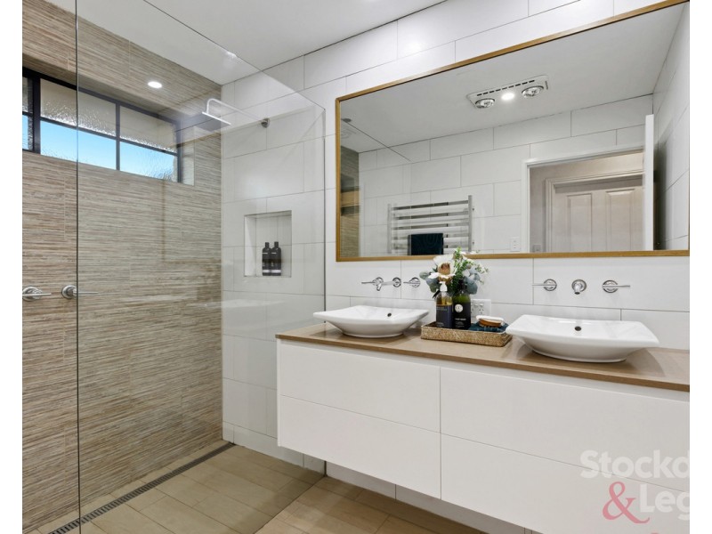 77 Devereaux Street, Oak Park VIC 3046