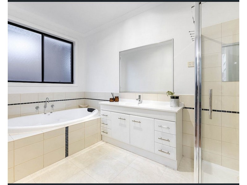 21 Lysterfield Drive, Greenvale VIC 3059